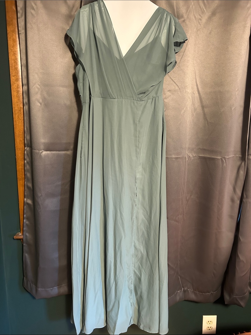 Elegant V-Neck Sage Green Women’s Maxi Dress